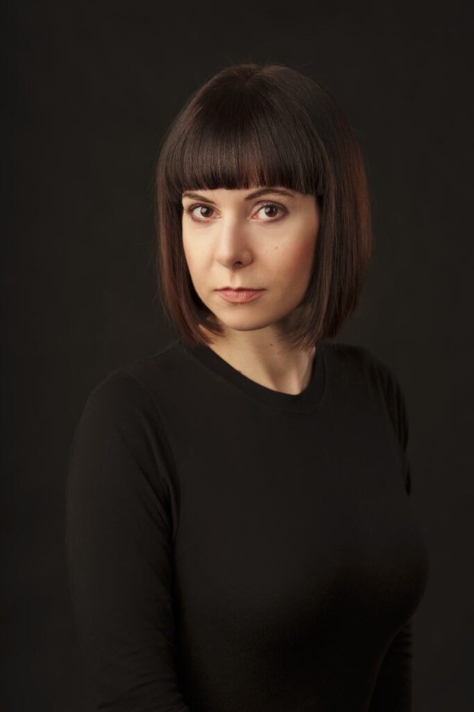 Zdjęcie przedstawia portret kobiety