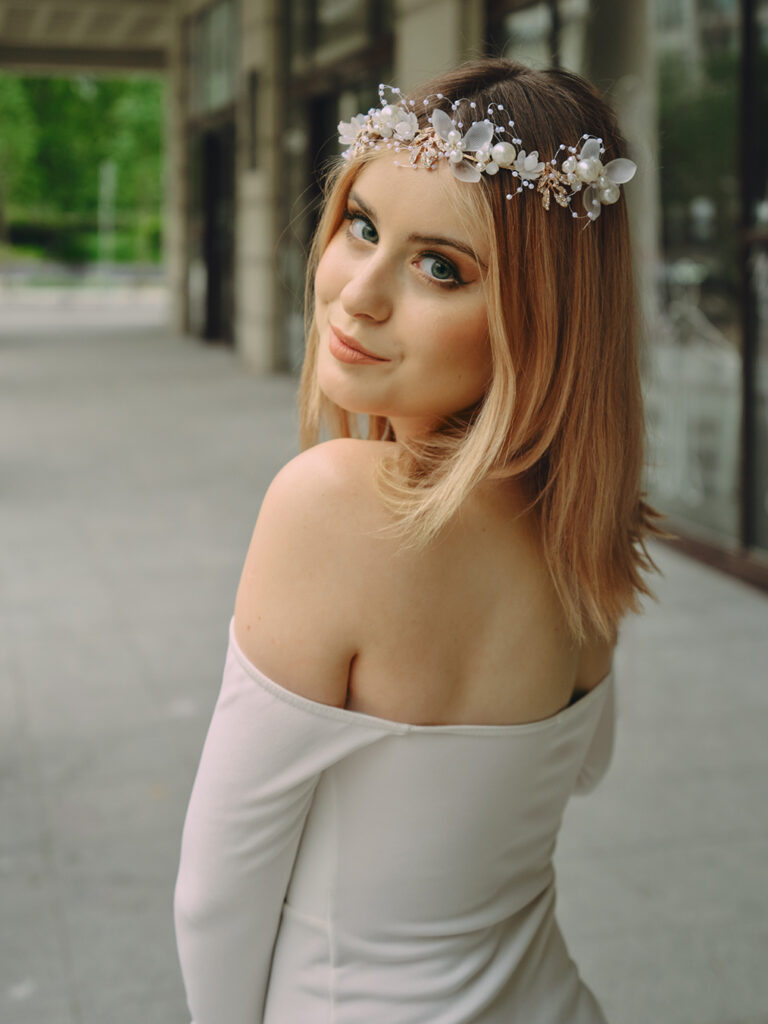 Zdjęcie przedstawiające portret kobiety w makijażu